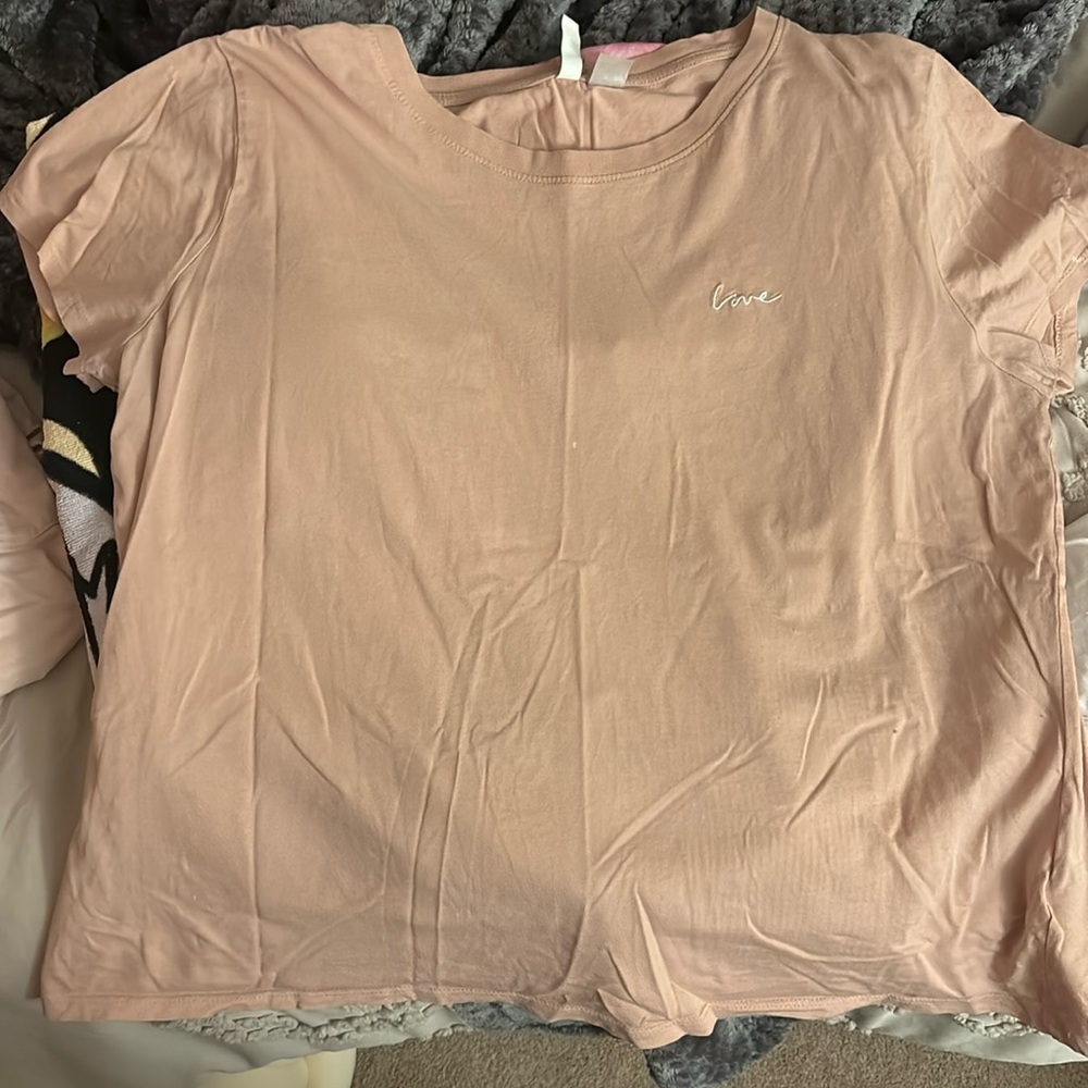 h&m “love” divided light pink t shirt